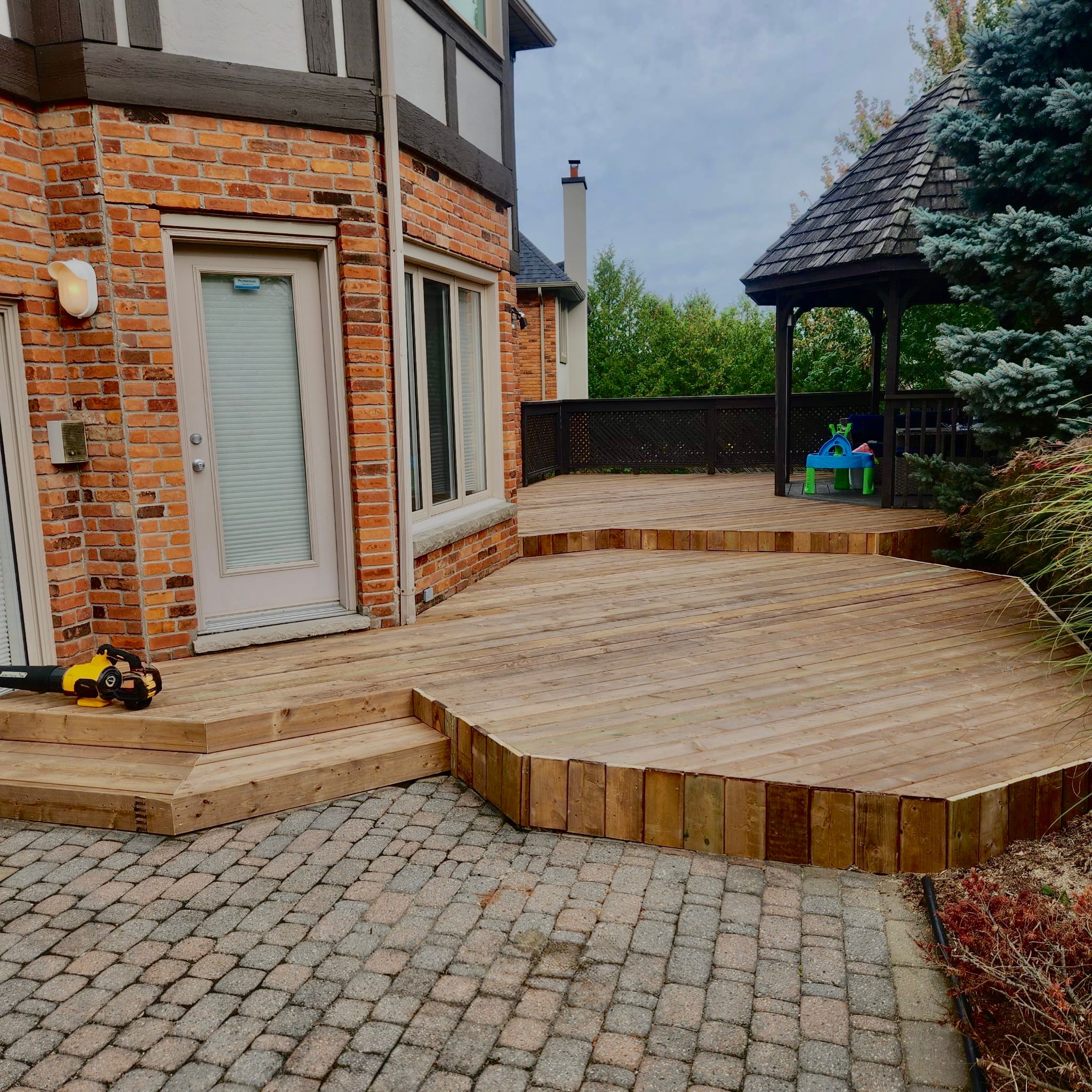 Deck project Kenan Construction